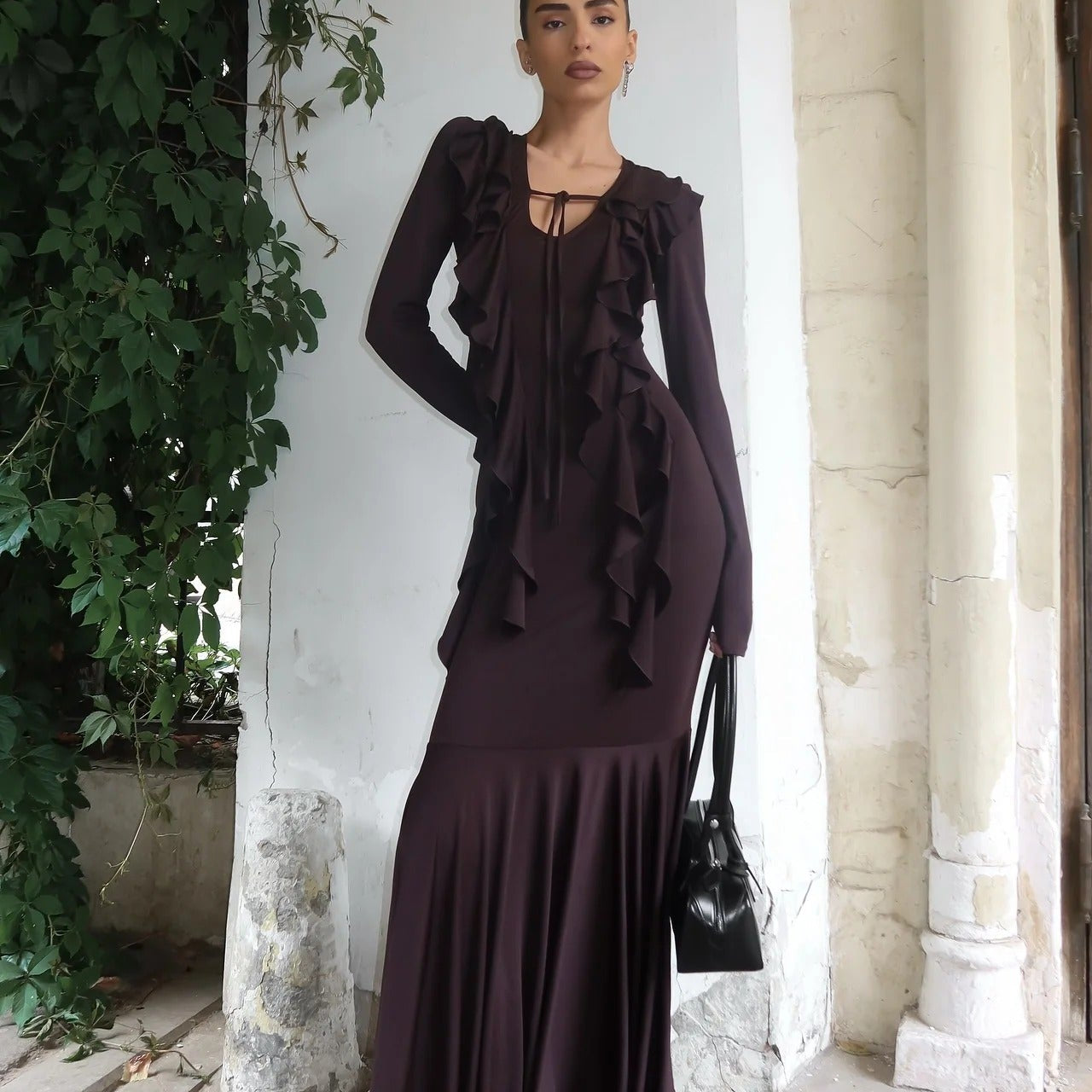 Abito lungo Arielle con volant e maniche lunghe