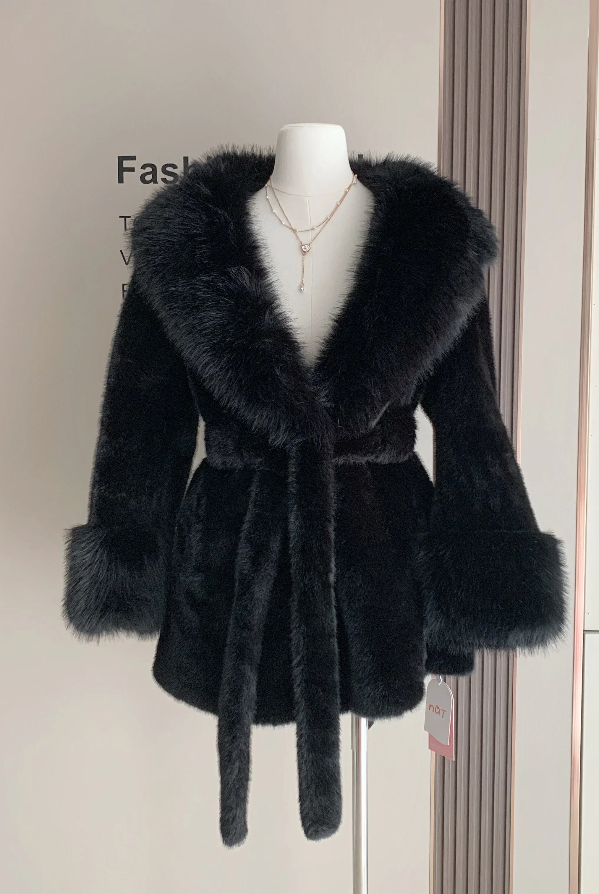 Womens Coat - Eco-Friendly Faux Fur Winter Coat with Long Sleeves for Casual and Commuting Style 3