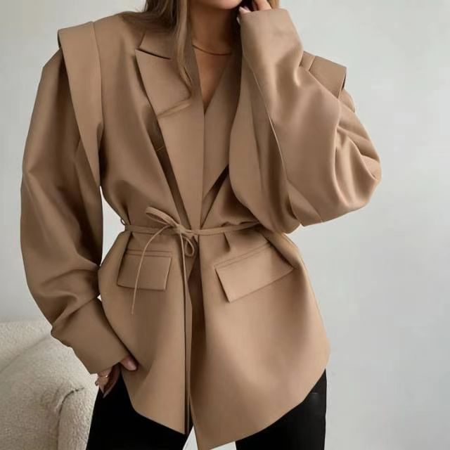 Leandra Blazer mit weiten Ärmeln und Gürtel