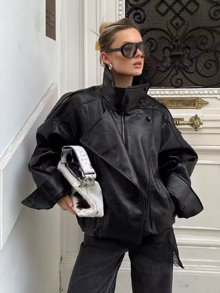 Elena Asymmetrische Jacke mit Taschen und Knopfleiste
