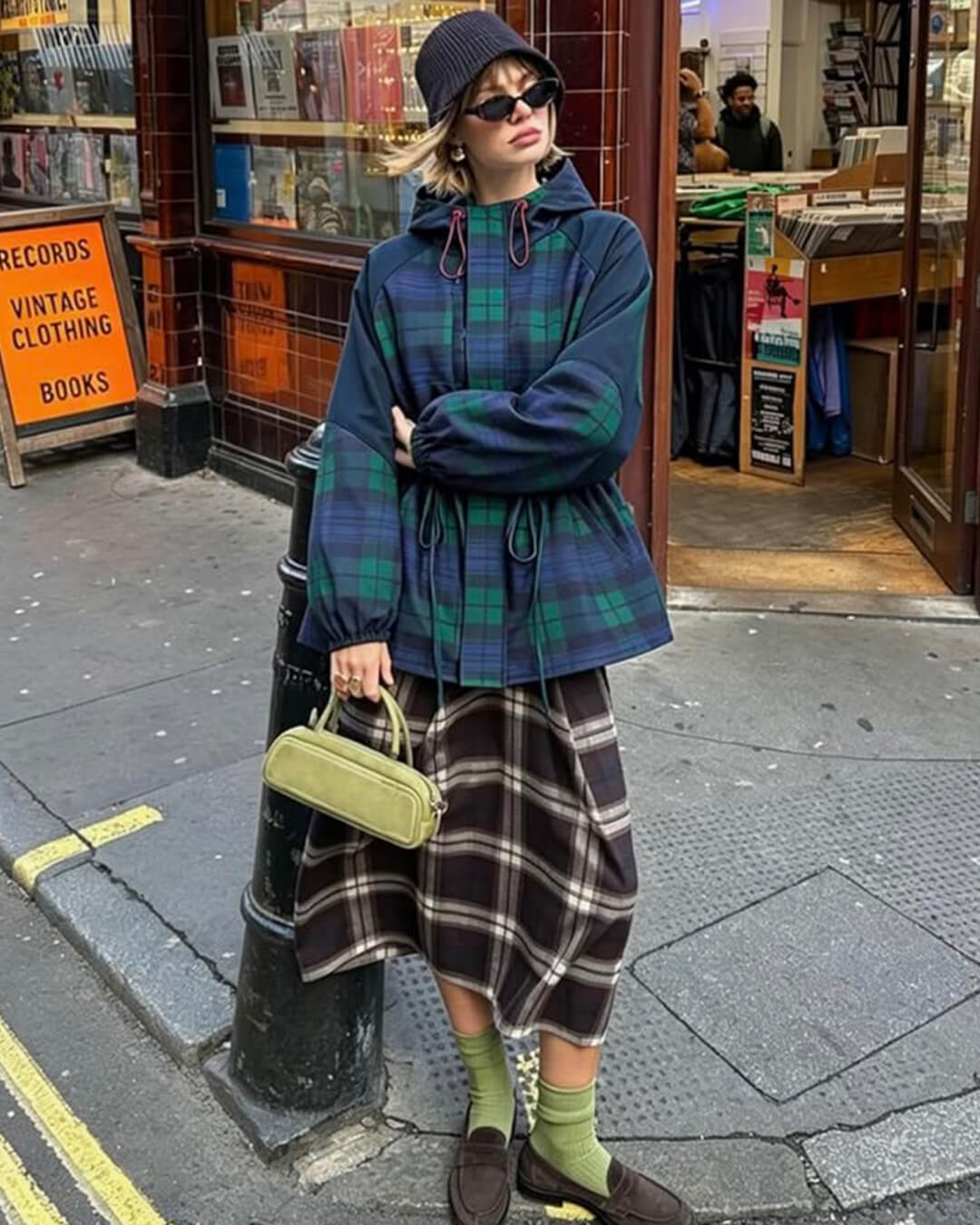 Emma Oversized Karierte Schnürjacke