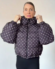 Emma Daunenjacke im Cropped-Schnitt mit Punkten