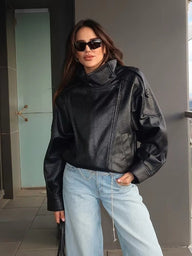 Carla asymmetrische Jacke aus veganem Leder