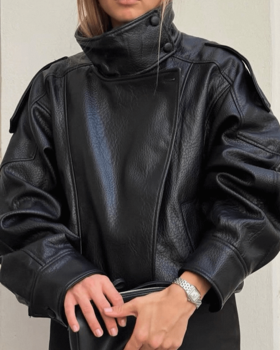 Carla asymmetrische Jacke aus veganem Leder