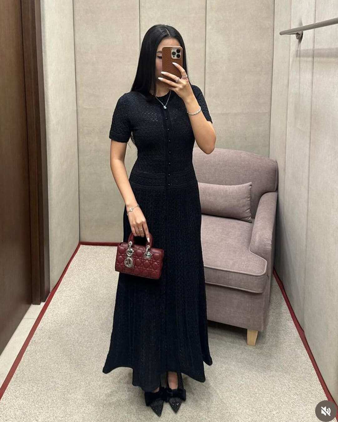 Abito midi Jeriza in maglia con bottoni a metà