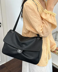 Josie Schultertasche mit Schnallenklappe