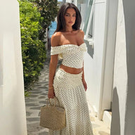 Maisie Off-Shoulder Crop Top und Rock Set